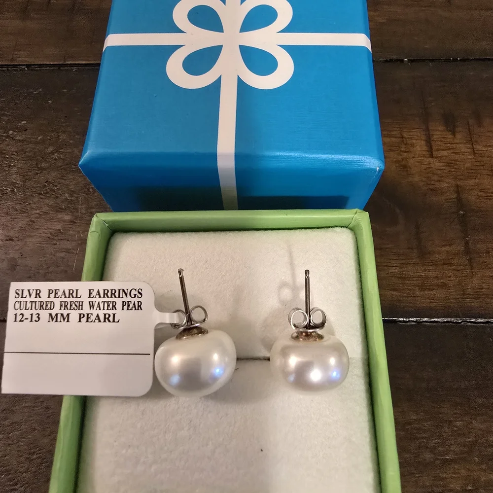 Cultured Fresh Water Pearl Stud Earrings 12-13 mm NWT - Picture 2 of 2